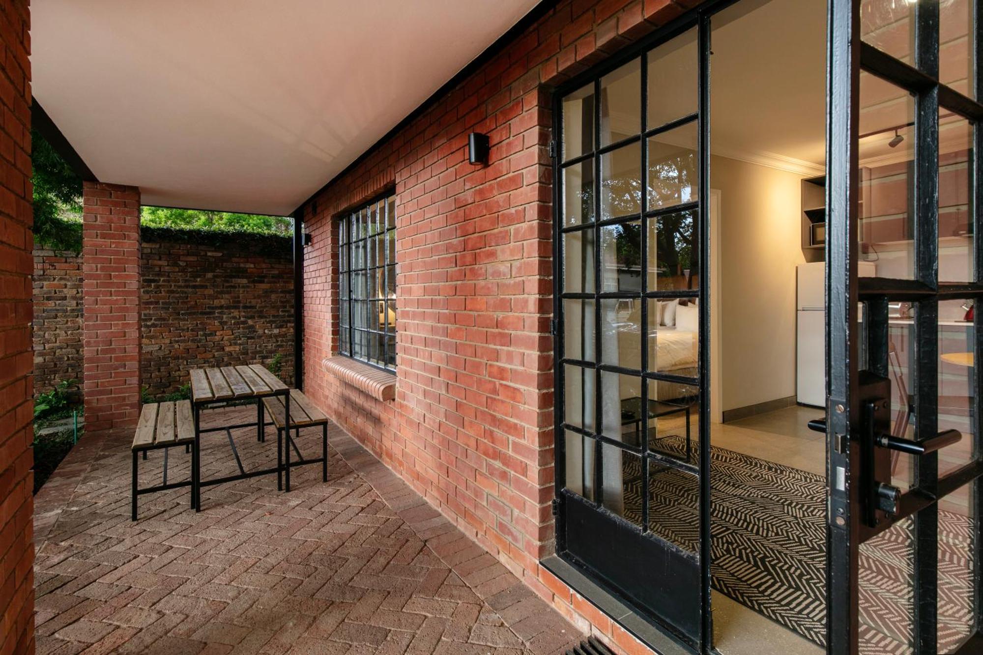 Murray Street 137 Guesthouse Pretoria Bagian luar foto