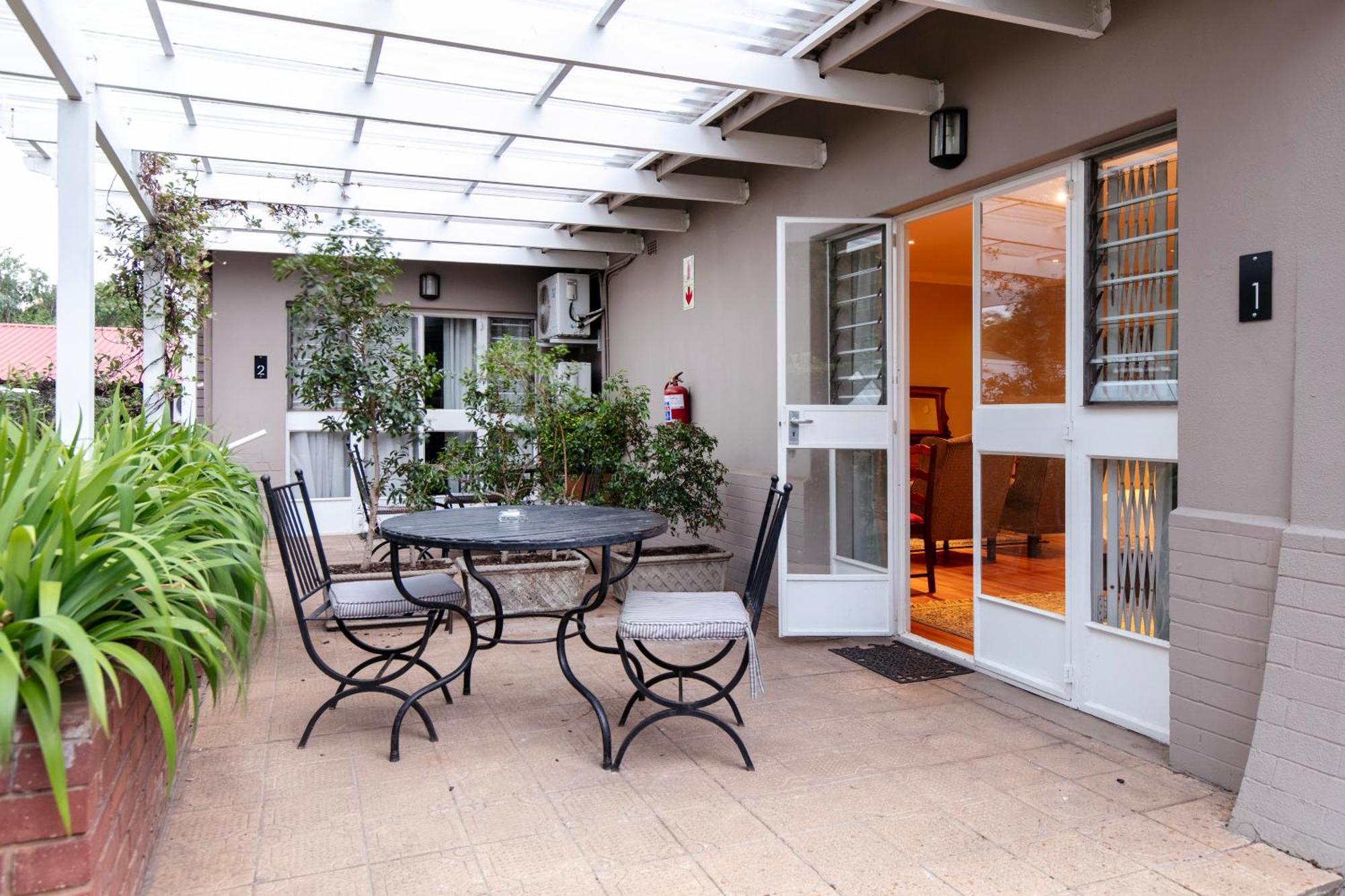 Murray Street 137 Guesthouse Pretoria Bagian luar foto