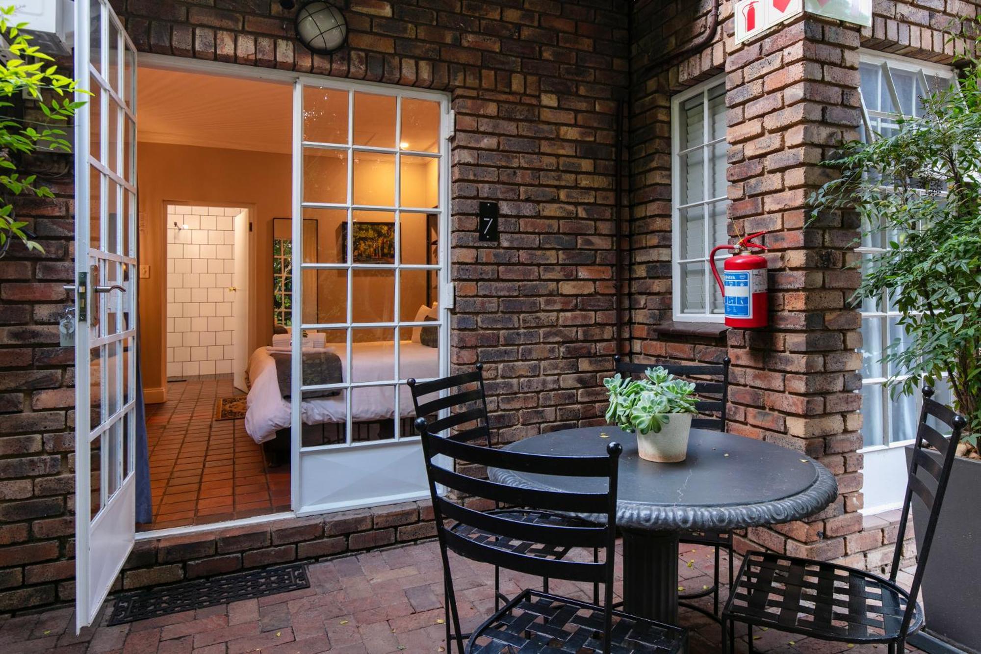 Murray Street 137 Guesthouse Pretoria Bagian luar foto