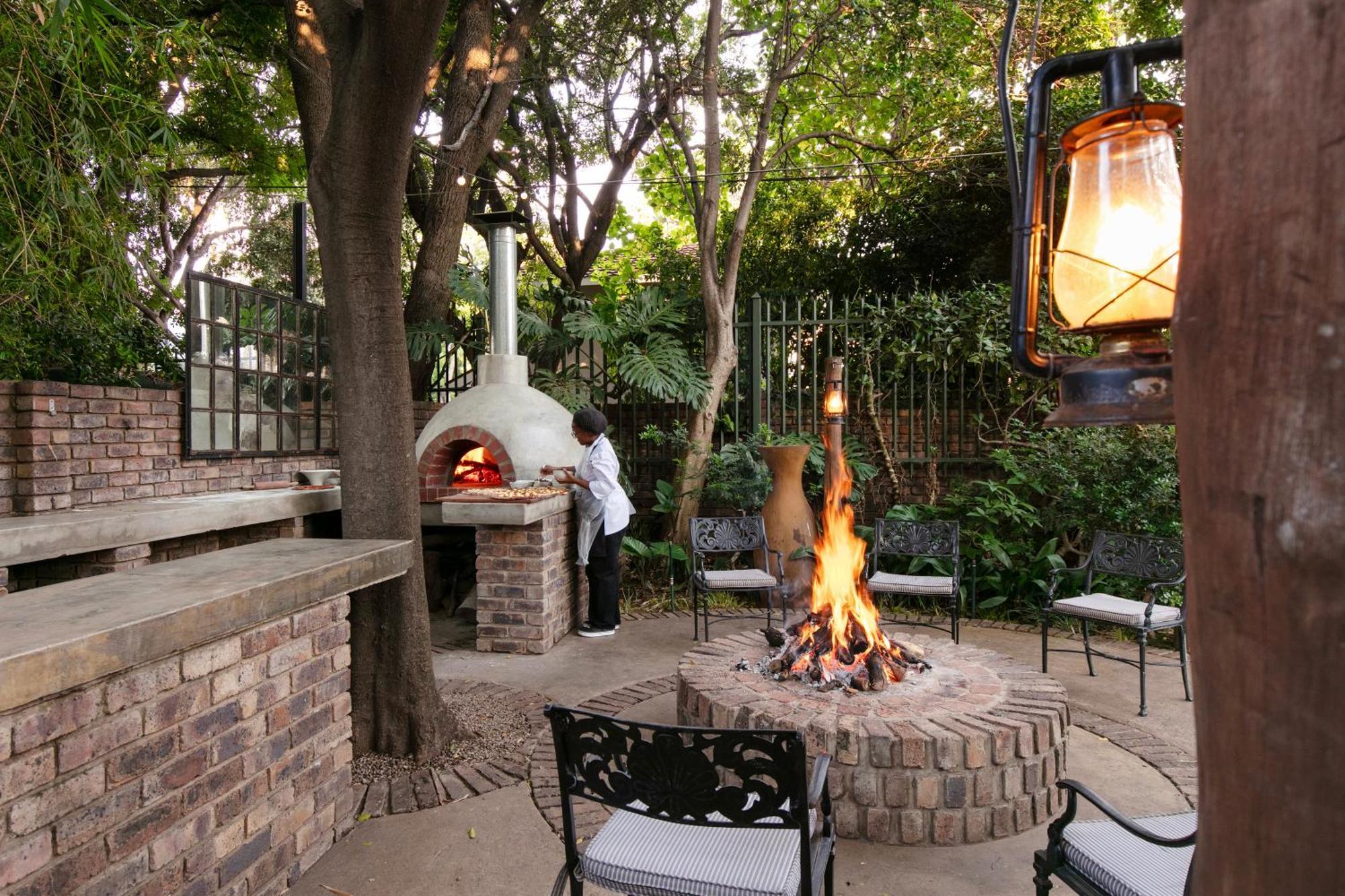 Murray Street 137 Guesthouse Pretoria Bagian luar foto